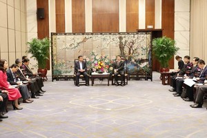 越南政府副总理阮志勇会见了广东省常务副省长张虎。（图：越通社）