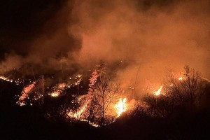 庆尚南道山清郡山火现场。