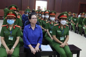 庭审现场一隅。