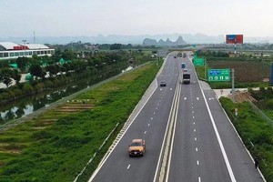 图为北-南高速公路途经高萨-梅山路段。（图：投资报）