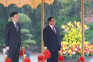 政府总理范明政主持仪式 欢迎新加坡总理及夫人正式访越