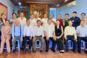 各位来宾、理监事、顾问和宗亲们参与祭祖仪式后合照。