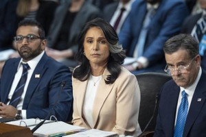 美国国家情报总监加巴德、中央情报局局长拉特克利夫等情报部门高官当地时间26日出席国会众议院情报委员会听证会。（图：AP）