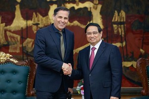 政府总理范明政接见斯柯达汽车集团首席执行官。（图：越通社）