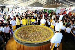 图为第十一次南部民间糕点盛会一隅。