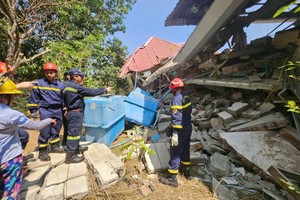 越南公安部救援队在缅甸实皆省展开救援。