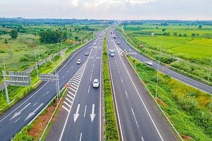 本市-隆城-油曳高速公路于2014年竣工并投入运营。