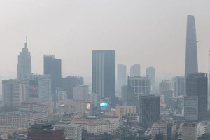 天色灰暗 空气质量不佳