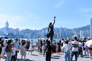 中国香港旅发局会继续推广「旅游+」以及「盛事+」，希望令旅客感到「一场来到」都愿意多消费。（图：新华社）