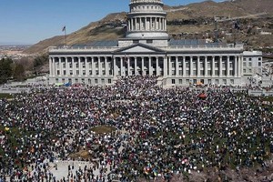 美国盐湖城爆发的抗议活动。（图：互联网）