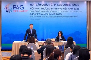 外交部常务副部长阮明宇（站）在会上致辞。（图：投资报）