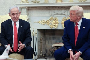 美国总统特朗普在白宫与以色列总理内塔尼亚胡会谈。（图：路透社）
