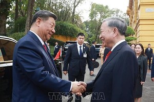 苏林总书记欢迎中共中央总书记、中国国家主席习近平。（图：越通社）