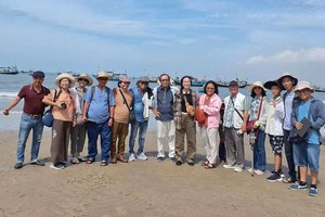 华人画家举办实地创作营