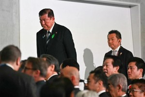 日本首相石破茂表示，美国的关税政策“可能扰敌全球经济秩序”。图示他出席大阪世博开幕仪式。（图：AFP）