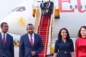 埃塞俄比亚总理阿比·艾哈迈德·阿里夫妇抵达河内 开始对越南进行正式访问