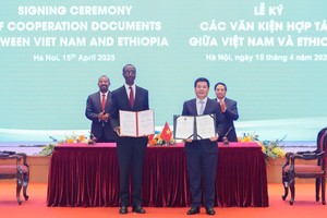 越南与埃塞俄比亚合作文件协议签署仪式。