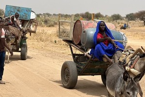 苏丹北达尔富尔州首府法希尔及周边地区爆发持续战斗，迫使众多家庭为寻求安全而逃离。（图：联合国）