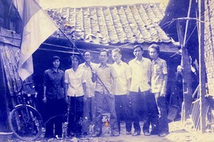 1975年4月30日，华运武装力量在平西坊第七保进行起义，进攻并接管第六郡行政厅。