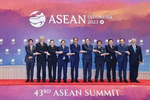 附图：出席第43届东盟峰会的东盟各国领导人合影。（图：互联网）