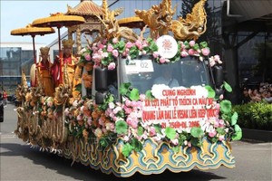 恭迎释迦牟尼佛舍利子抵达越南