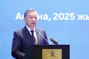 苏林总书记在座谈会上发言。（图：越通社）