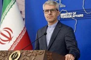 5月5日，伊朗外交部发言人巴加埃在德黑兰出席新闻发布会。（图：新华社）