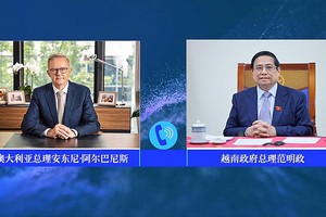 政府总理范明政（右）与澳大利亚总理安东尼‧阿尔巴尼斯举行电谈。