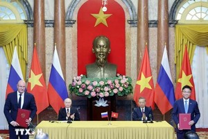 越南国家主席苏林与俄罗斯总统普京出席两国合作文件签署仪式。（图：越通社）