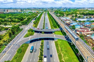 胡志明市的首条地铁。 柯成智达 摄