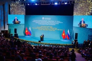 越南共产党中央总书记苏林在俄罗斯总统大学发表演讲。（图：越通社）