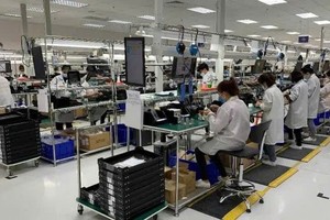 岘港市越南Key Tronic工厂工人生产活动一瞥。