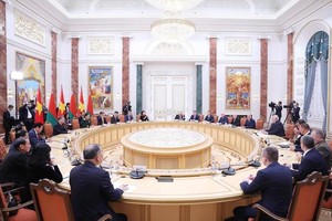 越南共产党中央总书记苏林与白俄罗斯总统卢卡申科举行会谈。（图：越通社）