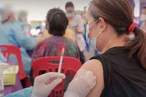 图为泰国民众接种疫苗。（图：互联网）