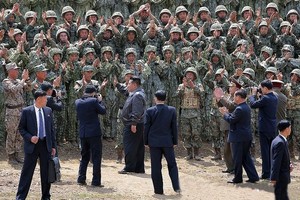 金正恩视察各兵种战术综合训练