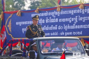 5月16日，柬埔寨首相洪玛奈主持国家警察成立80周年庆祝活动。（图：柬中时报）
