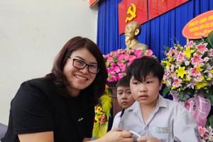 市华文教育辅助会颁发助学金给华人子弟