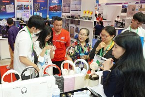 辅助电子智能设备业者拓展市场