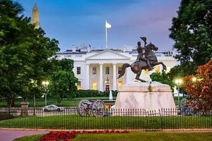 美国白宫国家安全委员会被曝开始裁员，有人当场哭了。（图：Shutterstock）