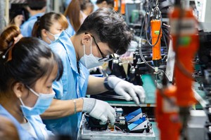 市高科技园区全外资企业的电子设备生产线。