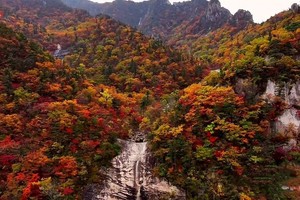 朝鲜金刚山秋景。（图：韩联社）
