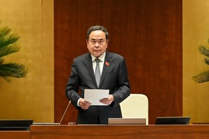 国会主席陈青敏主持会议。（图：VTV）