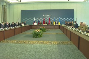 俄罗斯与乌克兰第二轮直接谈判现场。（图：CNN）