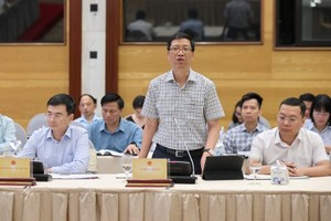 政府辨公厅行政手续检察局长阮维煌在新闻发布会上发言。（图：VPG）