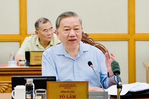 党中央总书记苏林主持会议。