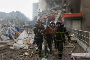 6月6日至7日，哈尔科夫市长称，该市遭遇俄乌冲突爆发以来“最猛烈”空袭。（图：互联网）