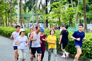 大家多做运动增加免疫力。