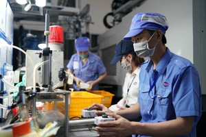 市高新科技区内一家企业的生产活动。