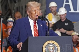 图为美国总统特朗普5月在美国钢铁公司工厂举行的集会上演讲。（图：共同社）