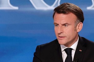 法国总统马克龙15日对格陵兰岛进行访问。（图：互联网）